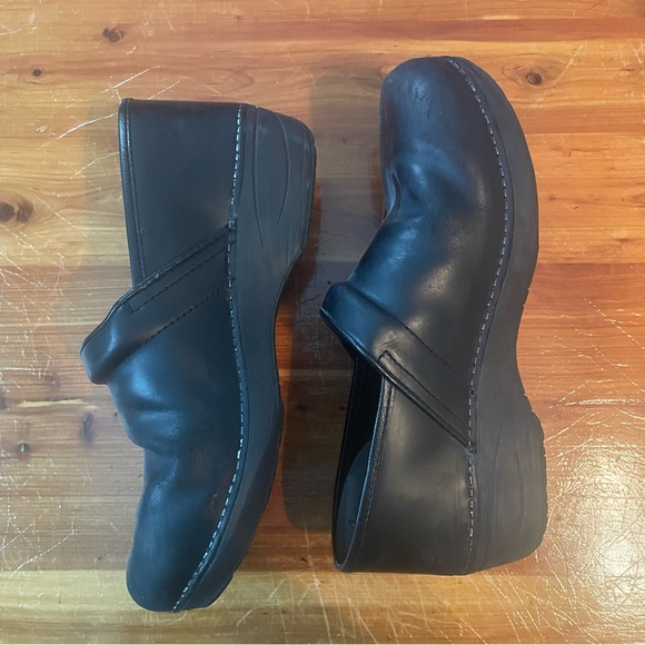 Dansko Black Clogs XP 2.0 - Picture 3 of 13